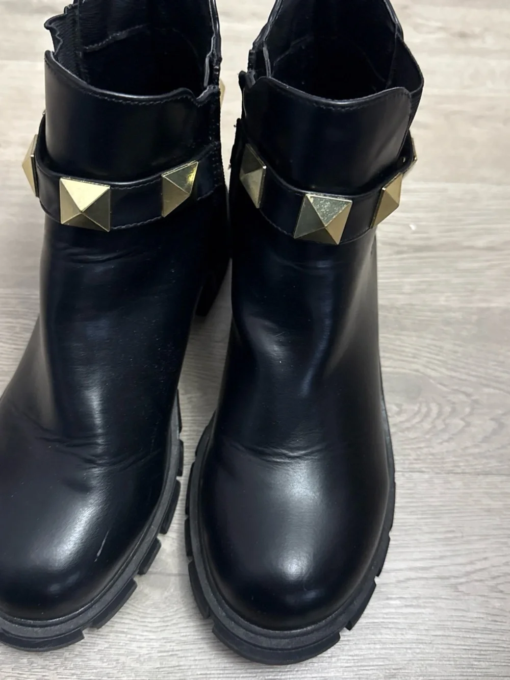 Steve Madden Black Leather Ankle Boots with Gold Studs kids